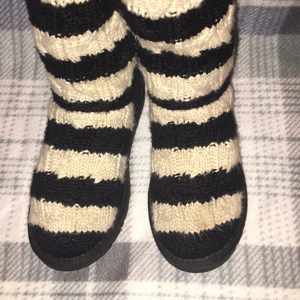 Ugg Black & Off White Crochet Boots Sz 6 - Picture 5 of 7